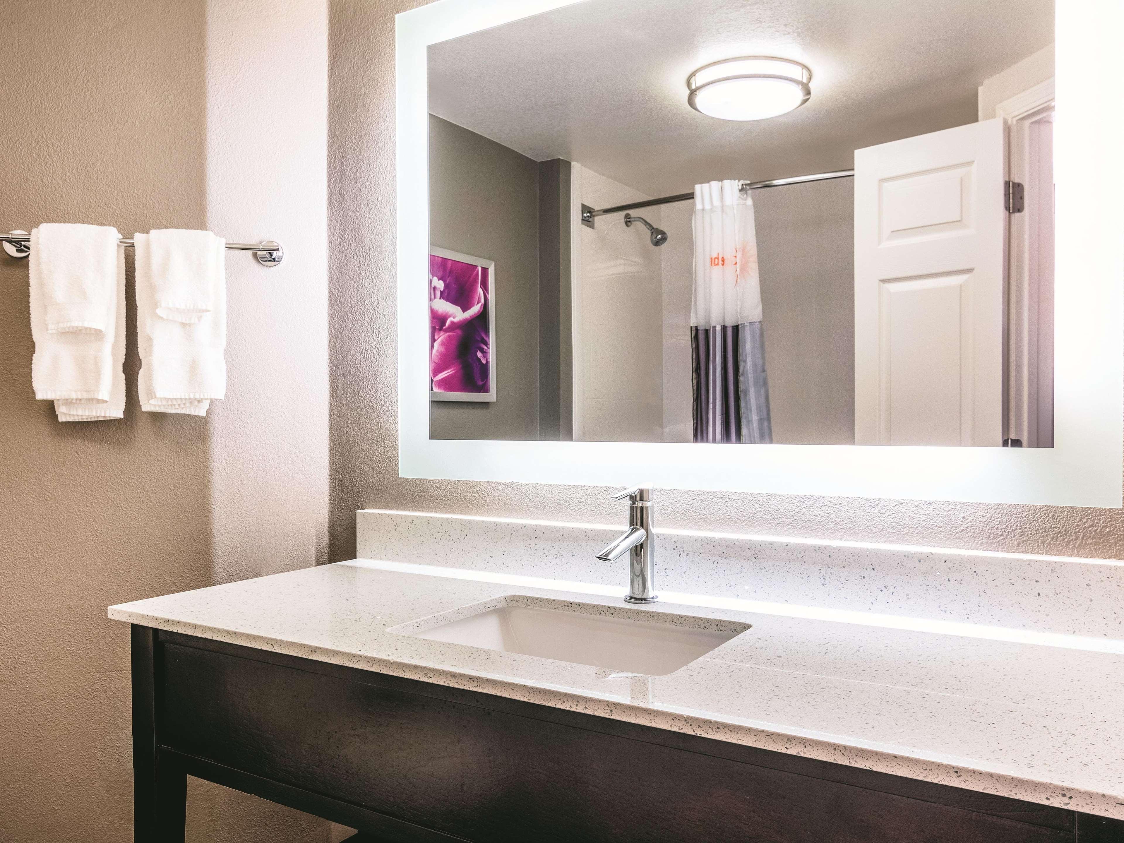 Hotel La Quinta By Wyndham Shreveport Airport Extérieur photo